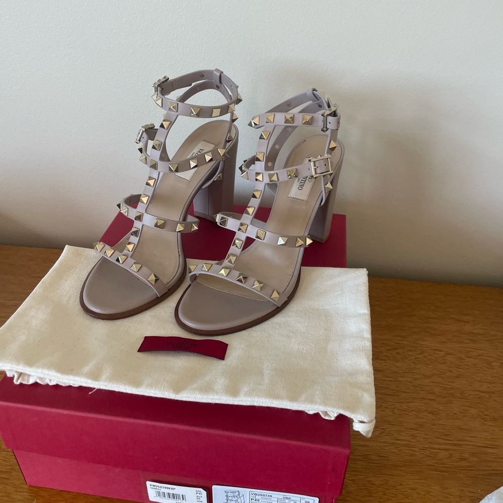 Valentino Garavani Rockstud Ankle Strap Sandals 90 MM Heels - Picture 4 of 7